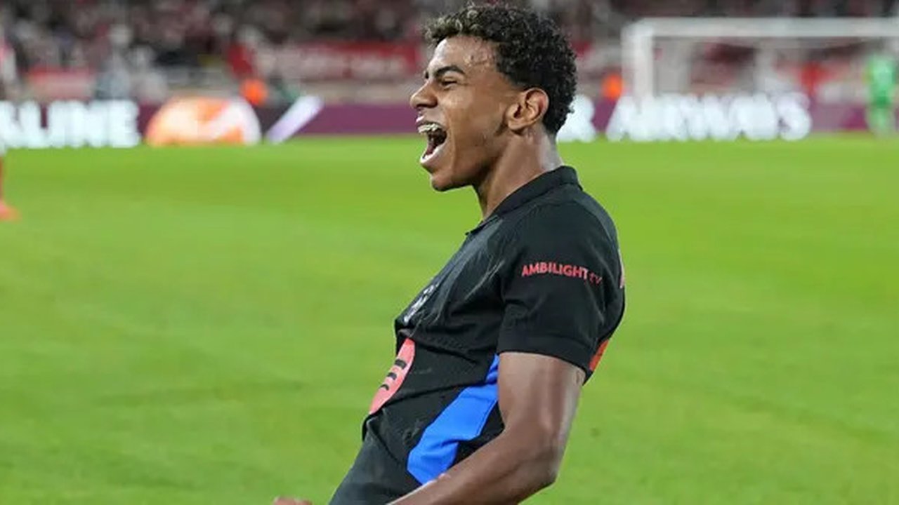 Menit ke-28, Blaugrana menyamakan skor setelah Lamine Yamal berhasil melesakkan bola ke gawang AS Monaco. (AP Photo/Laurent Cipriani)