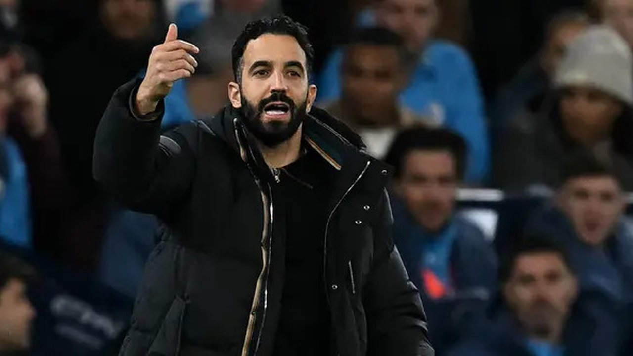 Ruben Amorim menjadi pelatih The Red Devils kedua yang memenangkan derby Manchester Liga Inggris dalam jabatan pertamanya. Catatan pertama dipegang mantan manajer legendaris klub Sir Alex Fer