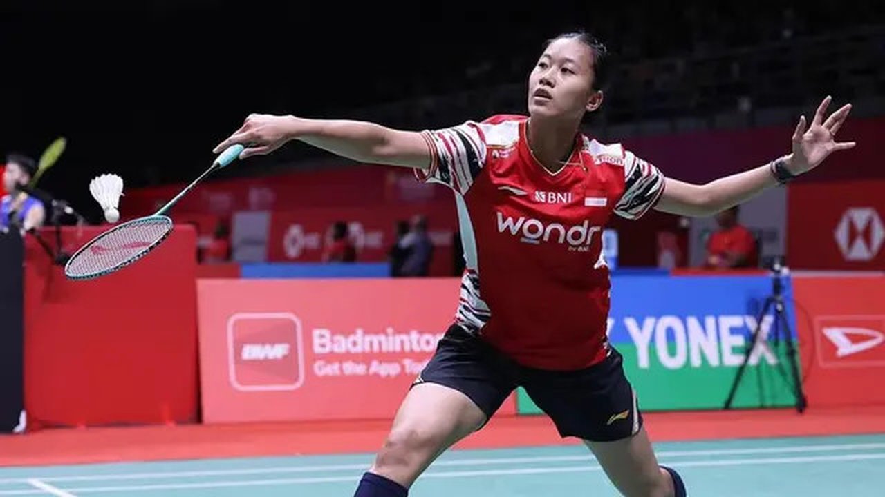 Tunggal putri Indonesia Putri Kusuma Wardani mengalahkan wakil India Aakarshi Kahsyap di babak 32 besar Malaysia Masters 2025. Putri KW menang 21-9 dan 21-8 di Axiata Arena, Kual