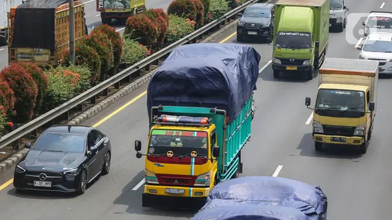Menurut AHY keberadaan truk ODOL sudah sangat meresahkan. (Liputan6.com/Angga Yuniar)