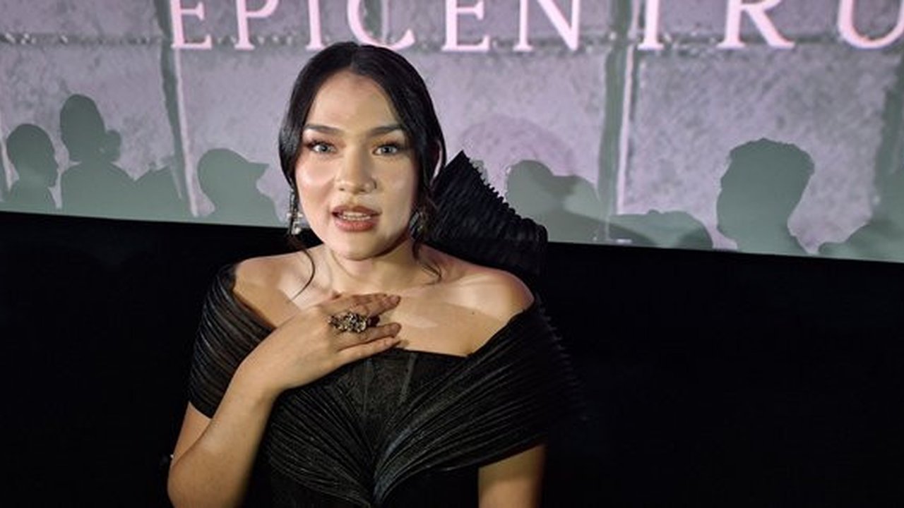 Davina Karamoy Grogi Beradu Akting dengan Arya Saloka dalam Film 'DENDAM MALAM KELAM'