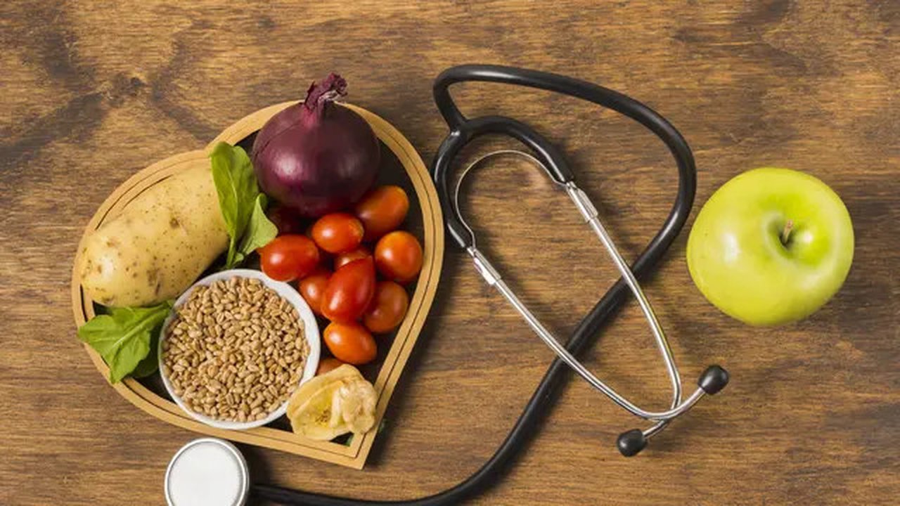 Yuk, simak 5 tips diet sehat untuk membantu menurunkan kolesterol jahat.  (Foto:Freepik/Freepik)
