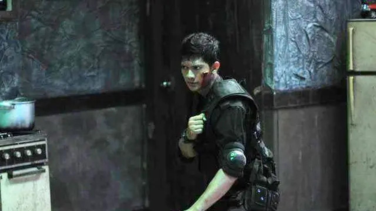 Salah satu adegan laga yang dimainkan Iko Uwais dalam film action The Raid.