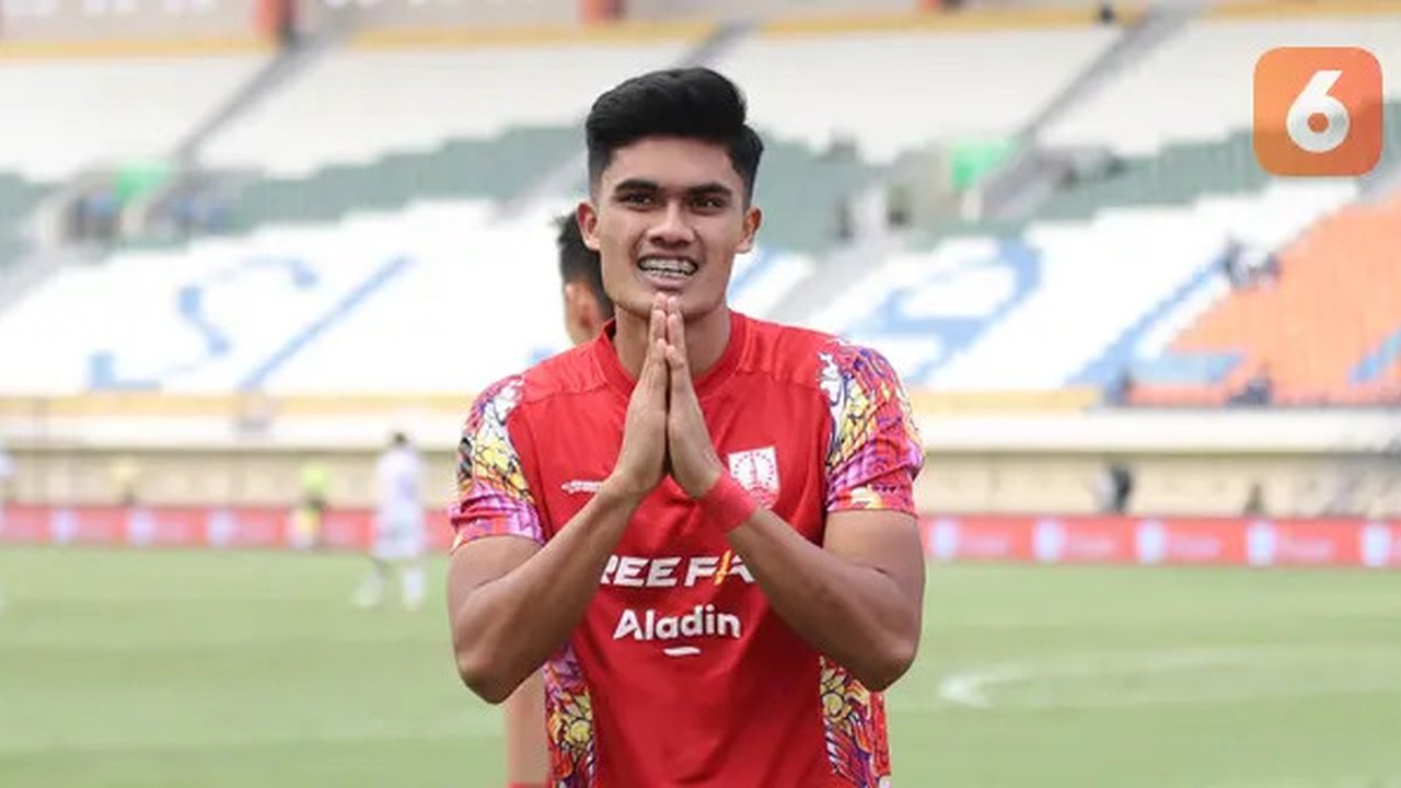 Selebrasi pemain Persis Solo, Ramadhan Sananta setelah mencetak gol pertama timnya ke gawang PSM Makassar pada laga matchday kedua Grup A Piala Presiden 2024 di Stadion Si Jalak Harupat, S