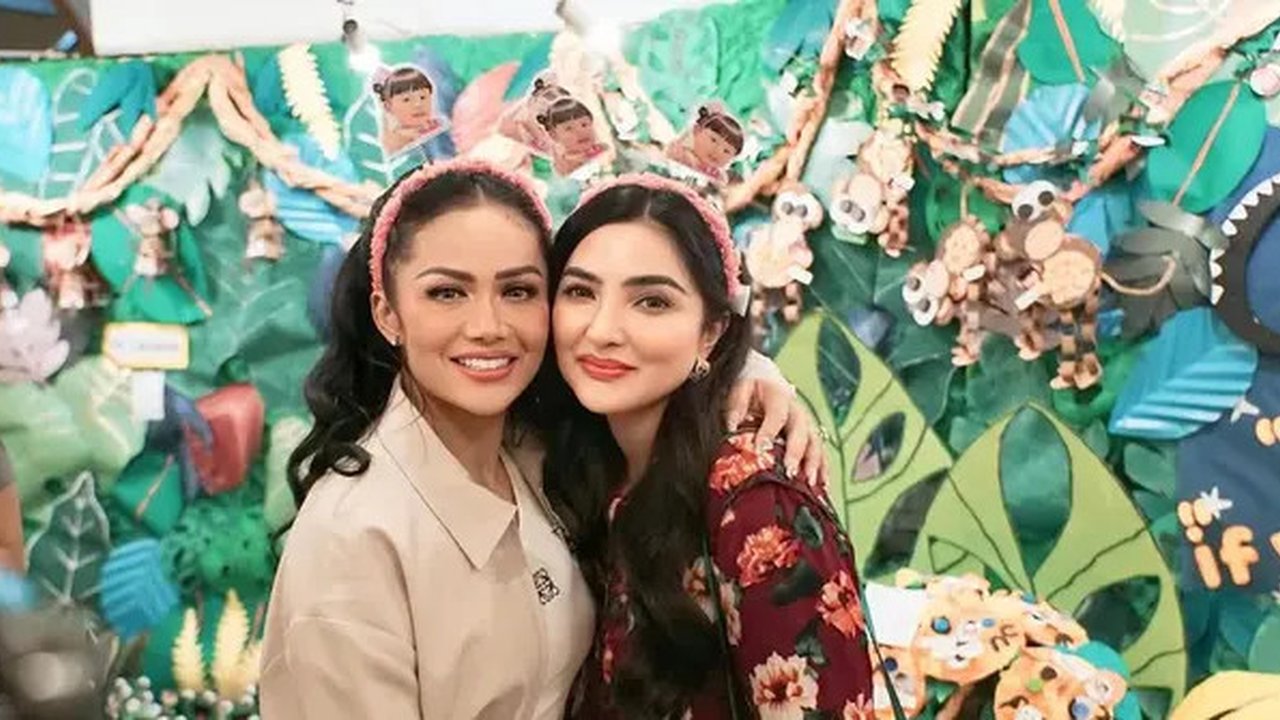 Lihat di sini tampilan kompak Kris Dayanti dan Ashanty dampingi sang cucu di konsernya. [@ashanty_ash].