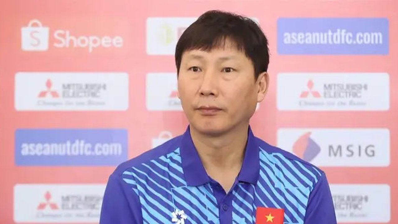 Pelatih Vietnam, Kim Sang-sik mengikuti sesi konferens pers jelang laga melawan Filipina di Piala AFF 2024, Selasa (17/12/2024). (Dok. VFF)