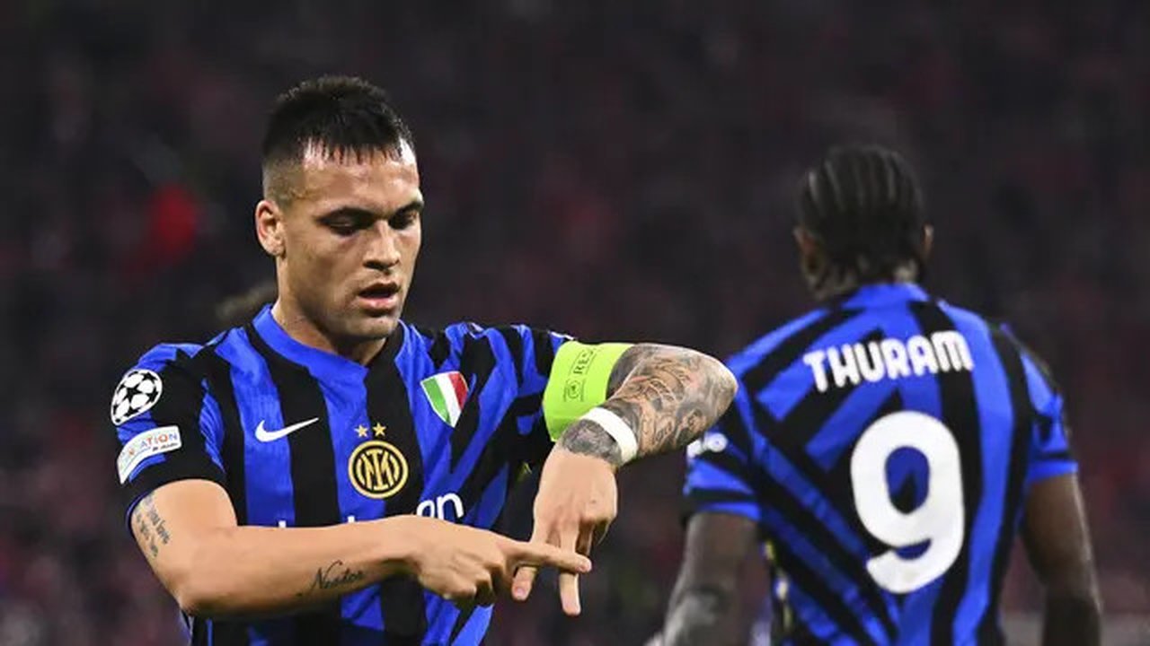 Selebrasi striker Inter Milan, Lautaro Martinez, setelah mencetak gol ke gawang Bayern Munchen pada leg 1 perempat final Liga Champions 2024/2025 di Allianz Arena, Rabu (9/4/2025) dini hari W