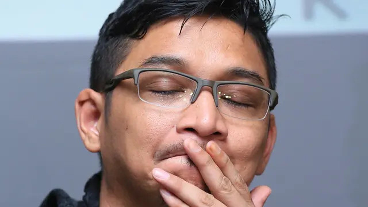 Beruntung, kembalinya ia ke dunia musik Pasha mendapat dukungan dari Walikota Palu, Drs. Hidayat M. Si. Menurut beliau tidak ada masalah Pasha kembali bermusik asal tak mengganggu kinerjan