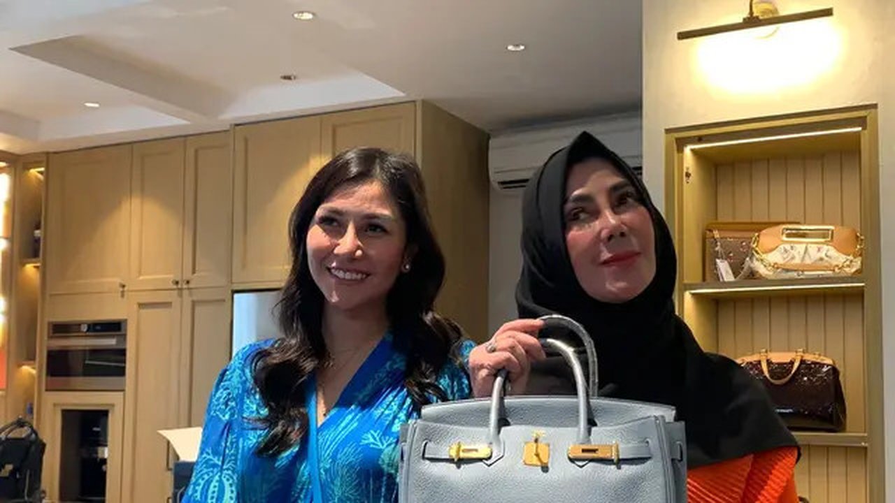 Amy Qanita dan Nisya Ahmad saar kunjungi pameran tas branded