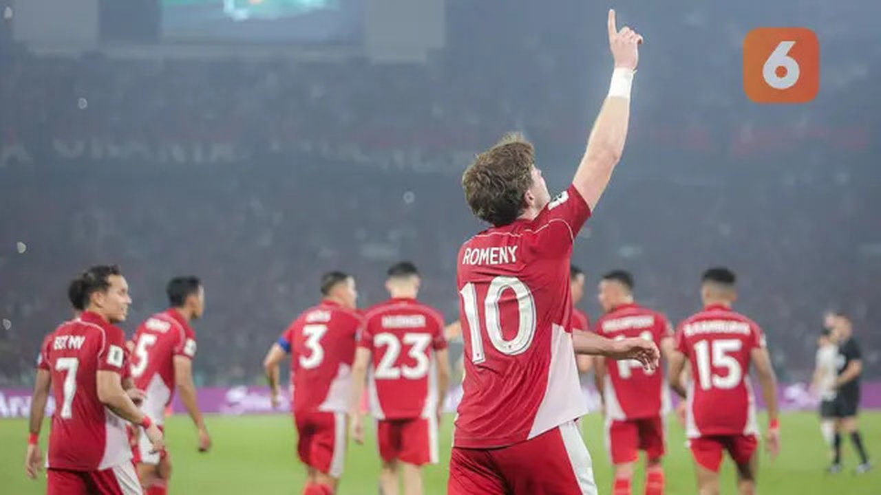 Striker Timnas Indonesia, Ole Romeny, berselebrasi usai mencetak gol ke gawang China dalam laga Kualifikasi Piala Dunia 2026 zona Asia di Stadion Utama Gelora Bung Karno (SUGBK) Senayan, J