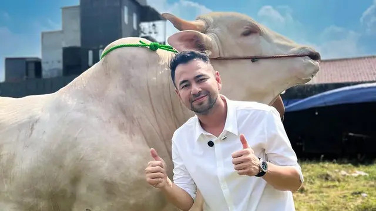 Sejumlah artis rayakan Idul Adha dengan hewan kurban. Dewi Perssik tak hanya berkurban tapi ikut motong daging. Raffi Ahmad berbagi dengan Sonny Septian. (Foto: Dok. Instagram @raffinagita