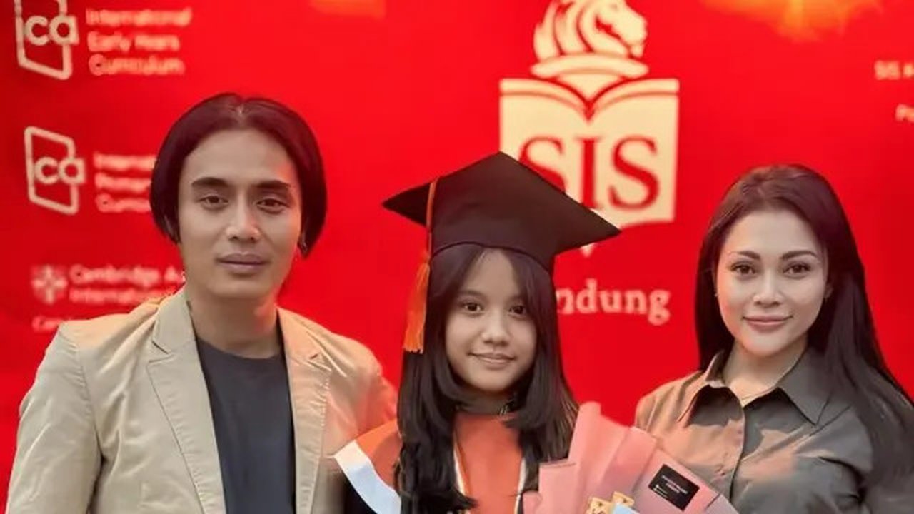 Potret Kelulusan Anak Charly Van Houtten/Instagram/@charly_setiaku