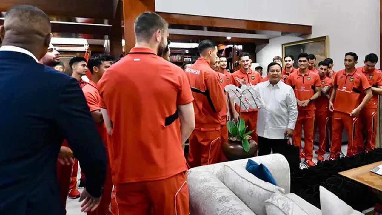 Pertemuan sekaligus makan siang bersama ini digelar sehari setelah kemenangan penting skuad Garuda, 1-0 atas Timnas China dalam lanjutan putaran ketiga Kualifikasi Piala Dunia 2026 zona Asia.