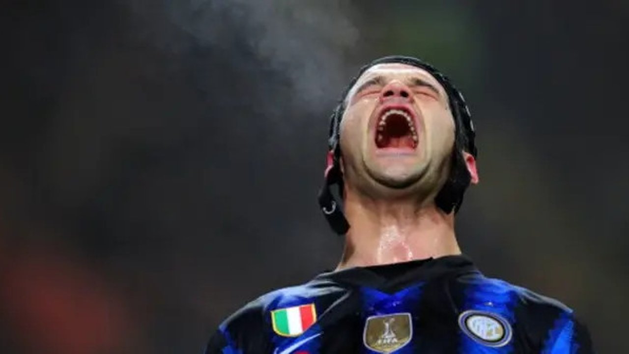Mantan bek tim nasional Rumania, Cristian Chivu. (AFP/Giuseppe Cacace)