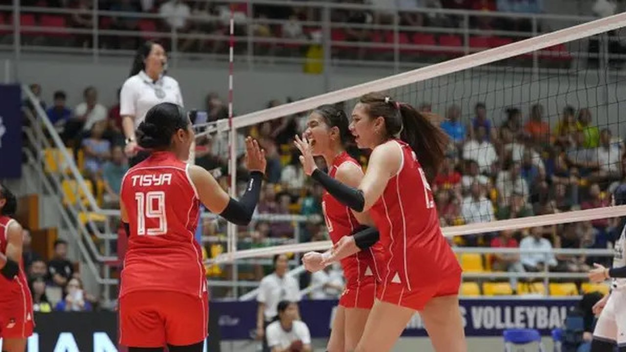 Tim nasional voli putri Indonesia takluk dari Iran dalam laga perdana Grup B AVC Nations Cup 2025 yang berlangsung di Dong Anh Gymnasium, Hanoi, Vietnam, Sabtu (7/6/2025). (PBVSI)