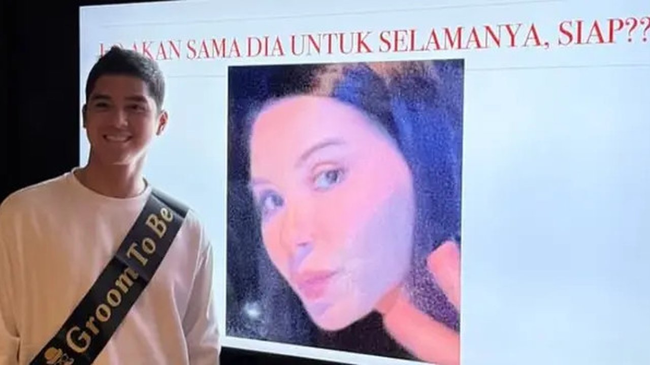 Lihat di sini gaya Al Ghazali saat dapat keutan bro-dal shower jelang pernikahannya dengan Alyssa Daguise. [@jejesoekarno].