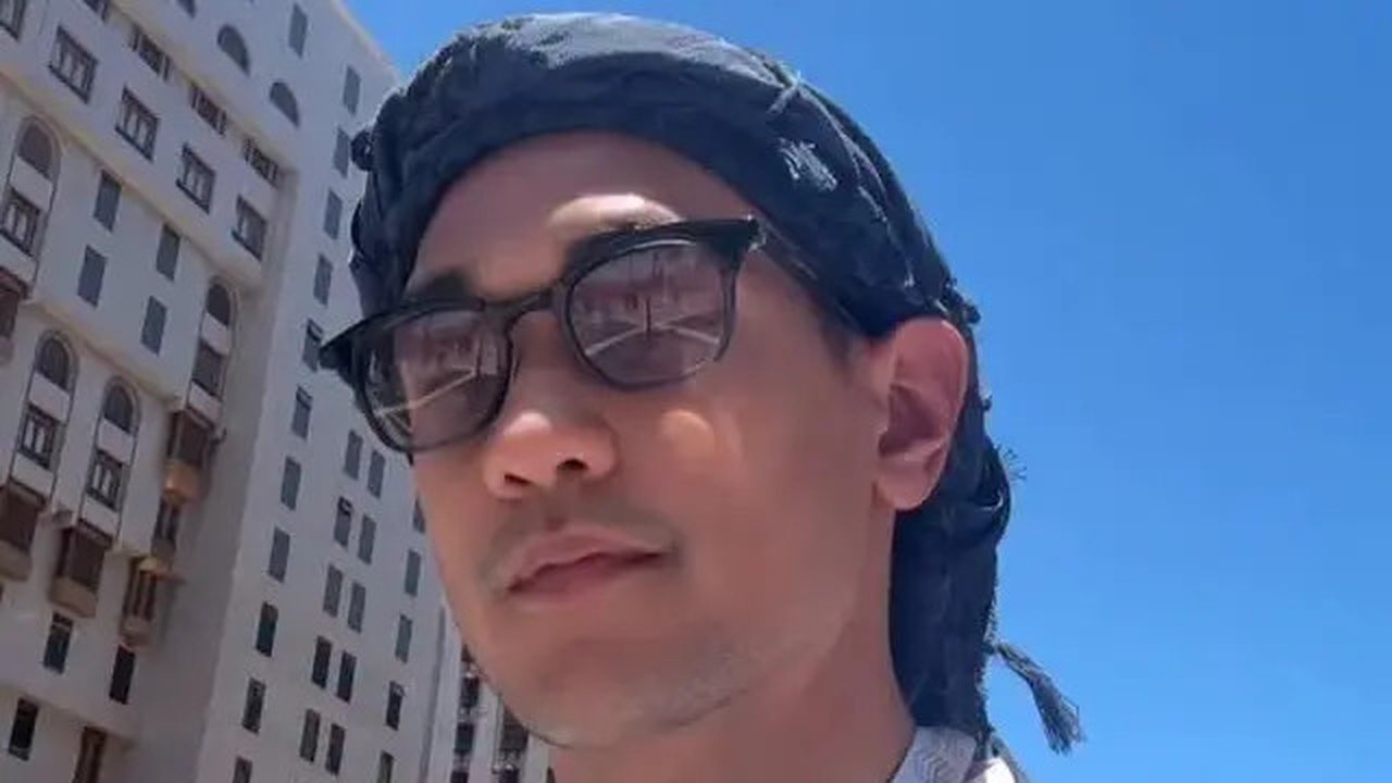 Afgan diam-diam naik haji tahun ini. Setelah tuntaskan ibadah haji, ia berbagi kesaksian tentang perjalanan batin dengan Sang Khalik selama di Tanah Suci. (Foto: Dok. Instagram @afgan__)