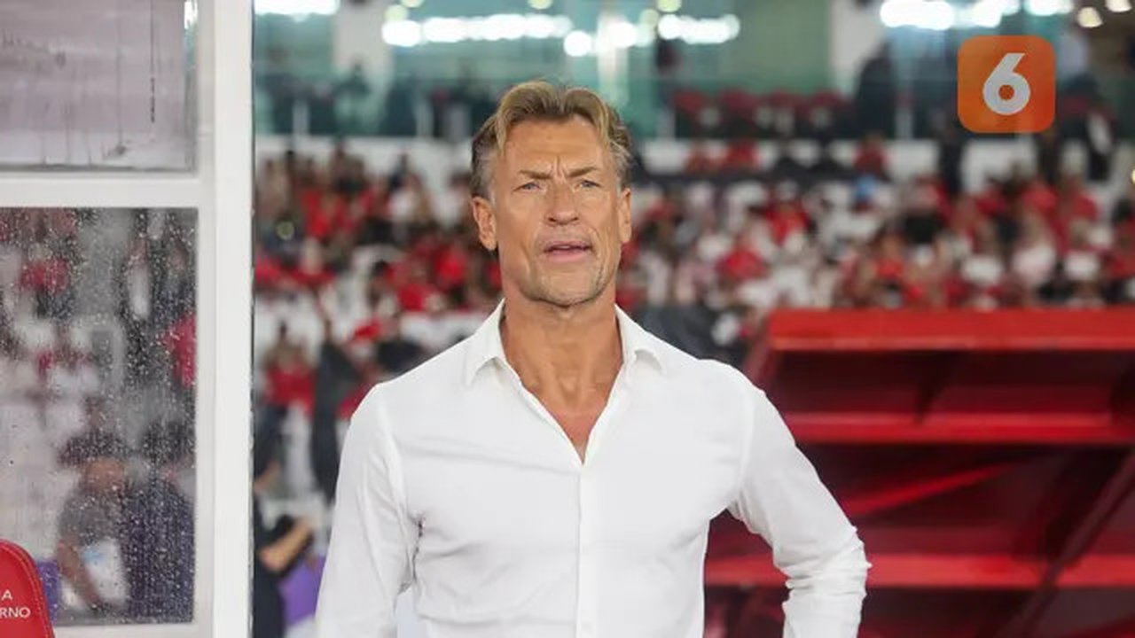 Pelatih Arab Saudi, Herve Renard, saat mendampingi timnya melawan Timnas Indonesia pada lanjutan Kualifikasi Piala Dunia 2026 zona Asia, di Stadion GBK, Jakarta, Selasa (19/11/2024). (Bola.co