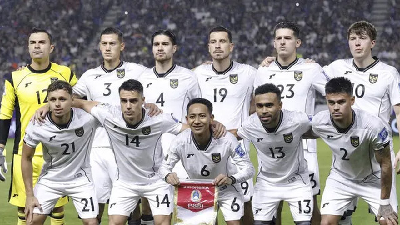 Skuad Timnas Indonesia berfoto jelang pertandingan melawan Jepang pada laga pemungkas Grup C Kualifikasi Piala Dunia 2026 di Panasonic Stadium Suita, Osaka, Selasa (10/6/2025) sore WIB. (S
