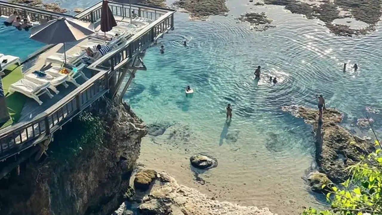Pantai Nunggalan di Nusa Dua termasuk pantai tersembunyi di Bali. (Dok: IG @tongos.melali https://vt.tiktok.com/ZSkPQEWpF/)