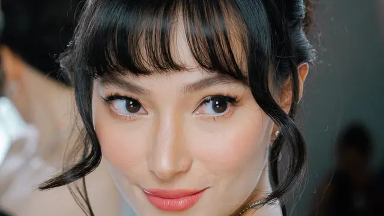 Salah satu potret Asmirandah kala menghadiri acara bersama Jonas Rivanno beredar di medsos dan jadi sorotan publik. Beragam komentar tertuju padanya. (Foto: Billy Arlian dari Instagram @asmir