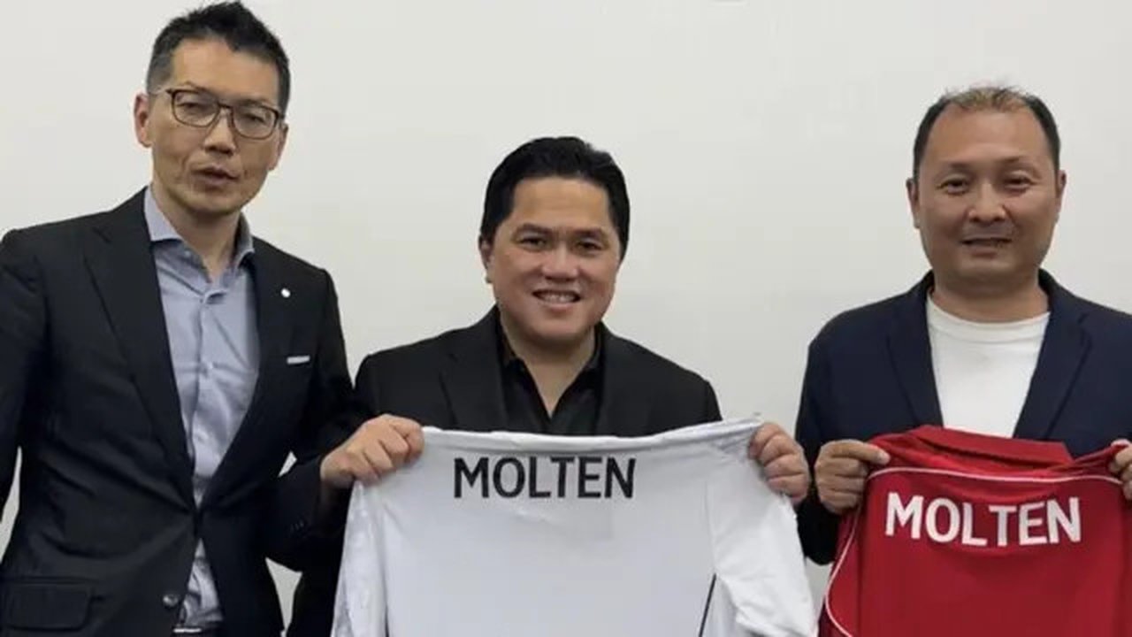 PSSI menggandeng Molten Corp dalam kerja sama untuk membantu mengembangkan sepak bola Indonesia. (Dok. Instagram Erick Thohir)