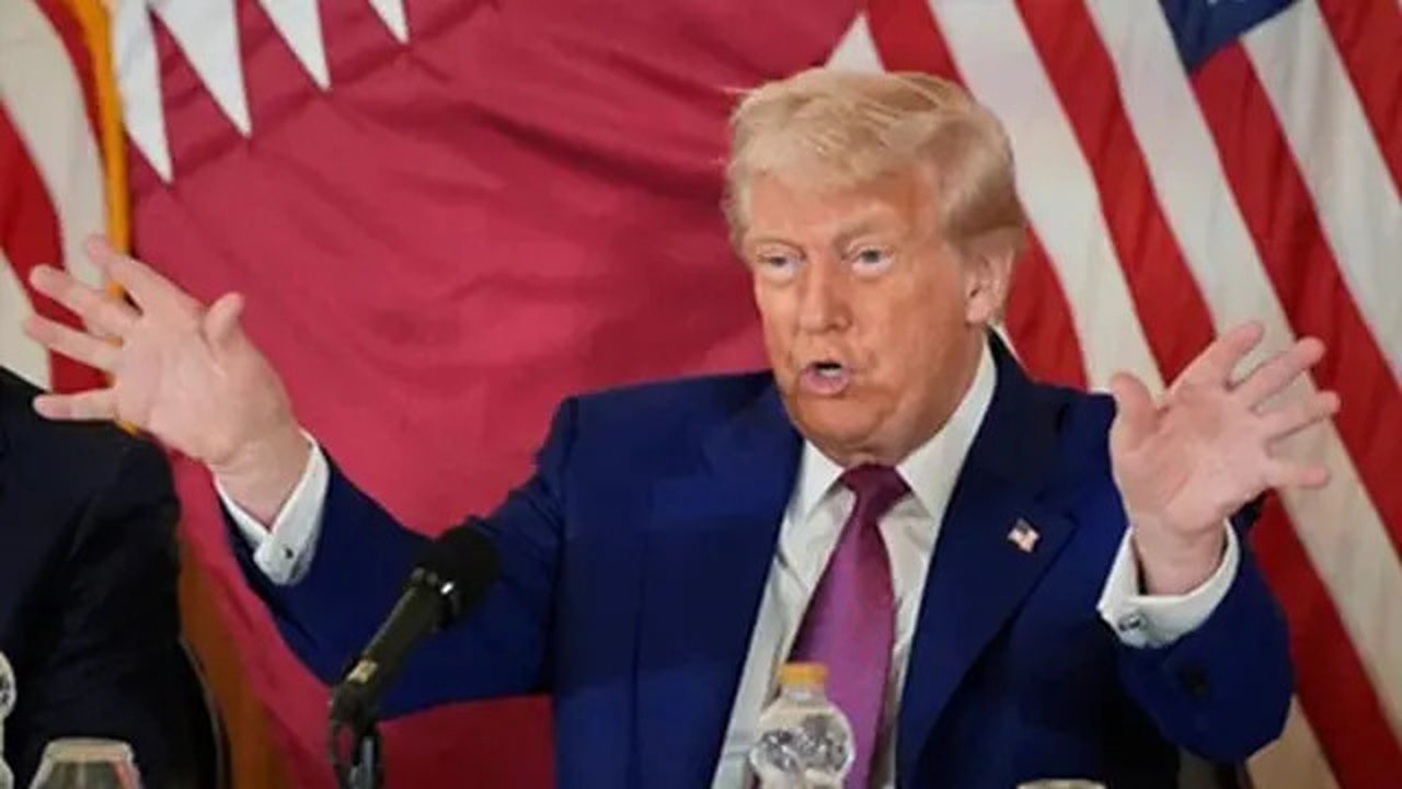 Presiden Amerika Serikat Donald Trump selama diskusi panel bisnis di Doha, Qatar, Kamis (15/5/2025). (Dok. Alex Brandon/AP)