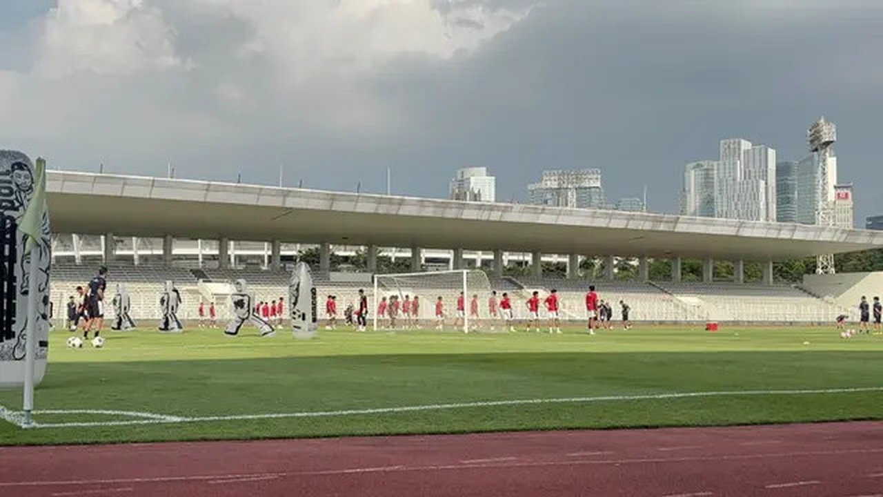 Suasana latihan terbuka perdana Timnas Indonesia U-23 di Stadion Madya GBK, Senayan, Jakarta Pusat pada Senin (23/6/2025) sore WIB. (Liputan6.com/Melinda Indrasari)
