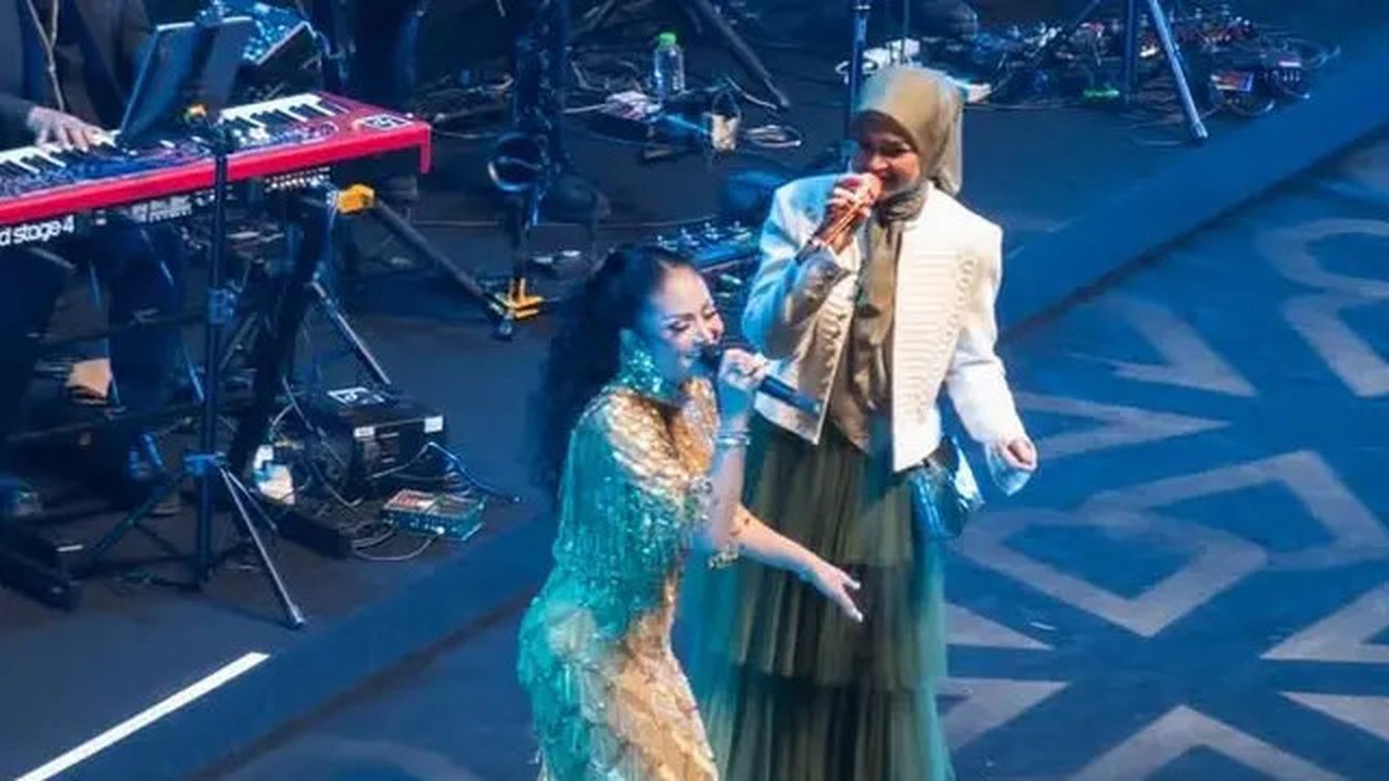 Potret Siti Nurhaliza Nyanyi Bareng Kris Dayanti (Foto: Instagram @krisdayantilemos)