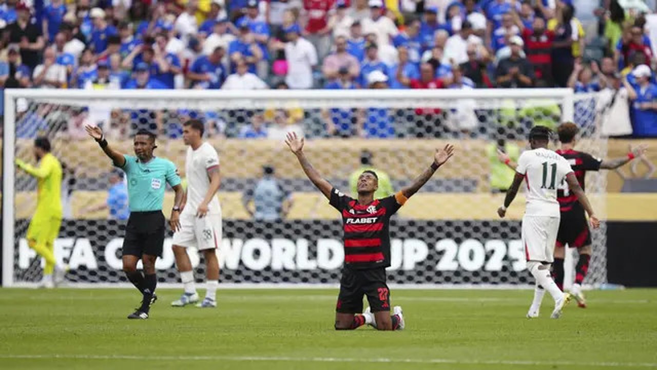 Bruno Henrique dari Flamengo berselebrasi di akhir pertandingan Grup D Piala Dunia Antarklub antara Flamengo dan Chelsea di Philadelphia, Jumat, 20 Juni 2025. (AP Photo/Derik Hamilton)