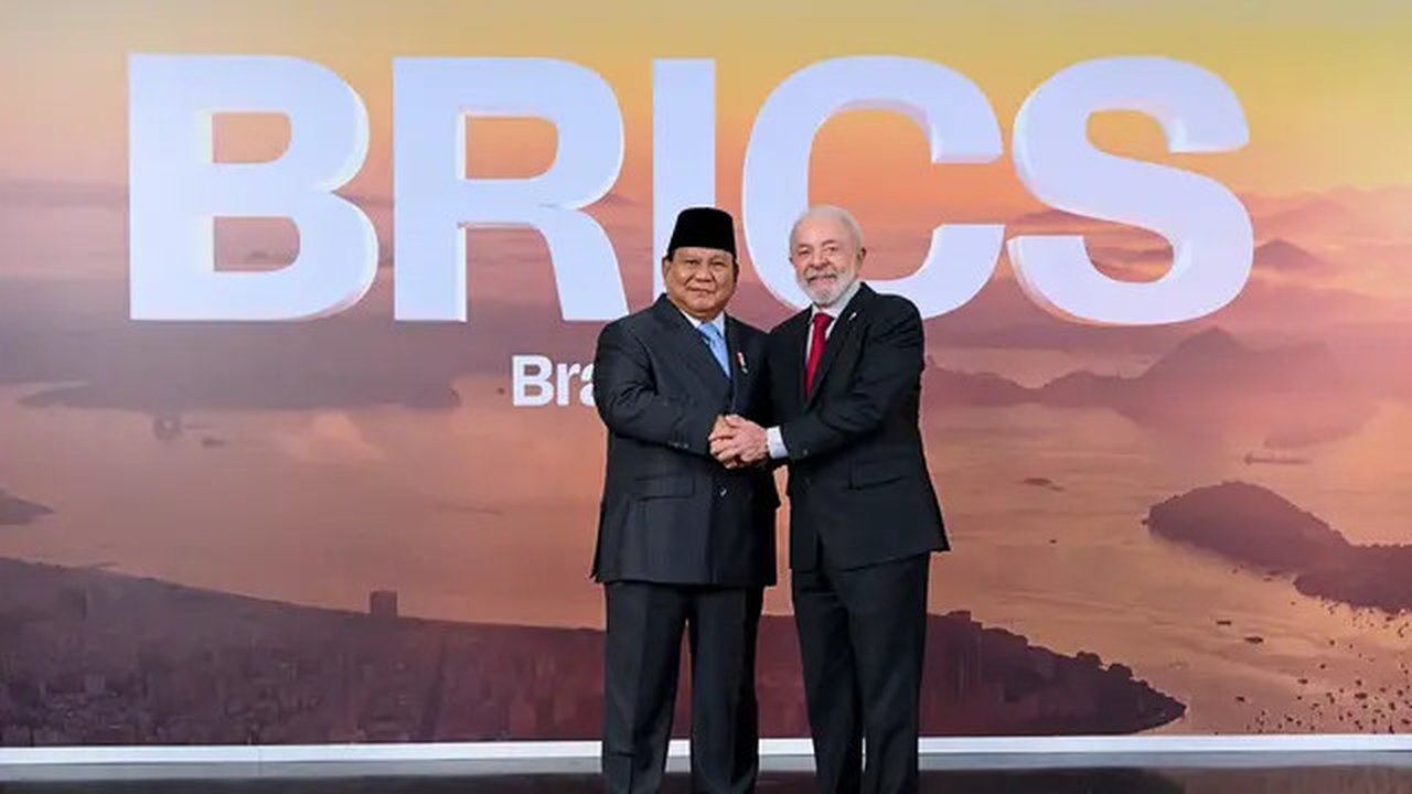 Presiden Brasil Luiz Incio Lula da Silva menyambut Presiden RI Prabowo Subianto di KTT BRICS 2025. (Muchlis Jr, Biro Pers Sekretariat Presiden)