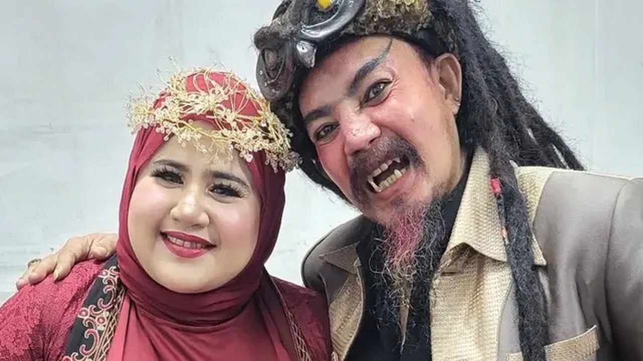 Potret Limbad Pamer Gigi Taring (@limbadindonesia)
