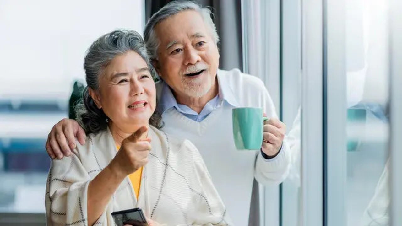Ilustrasi ayah ibu, kakek nenek, lansia. (Image by Lifestylememory on Freepik)