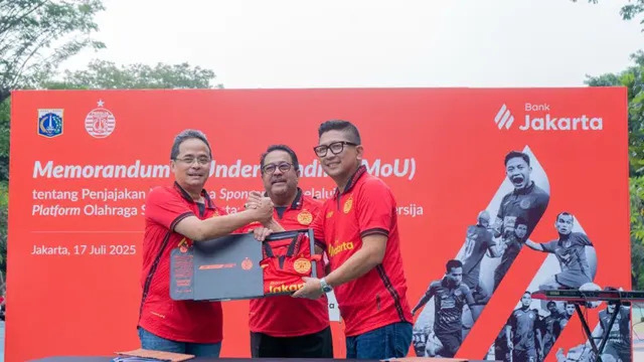 Bank Jakarta menandatangani nota kesepahaman (MoU) sponsorship dengan klub Persija Jakarta di Taman Menteng, Jakarta Pusat.
