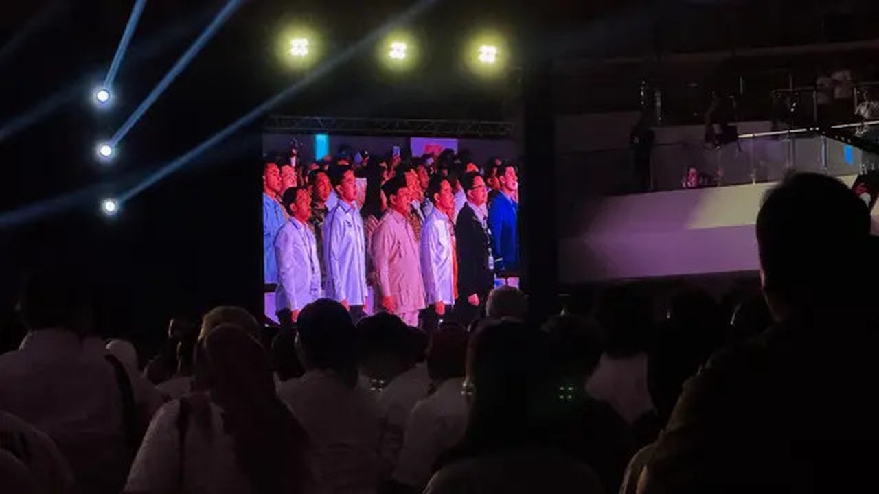 Presiden Prabowo Subianto saat menghadiri acara penutupan Kongres Partai Solidaritas Indonesia (PSI) di edutorium Universitas Muhammadiyah Surakarta (UMS). (Liputan6.com/Fajar Abrori)