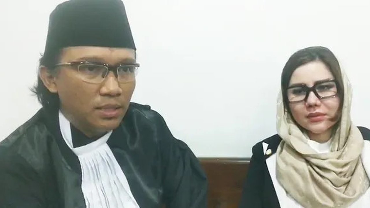 Dinyatakan Tak Bersalah, Lady Marsella Pulang dengan Air Mata dan Sholawat