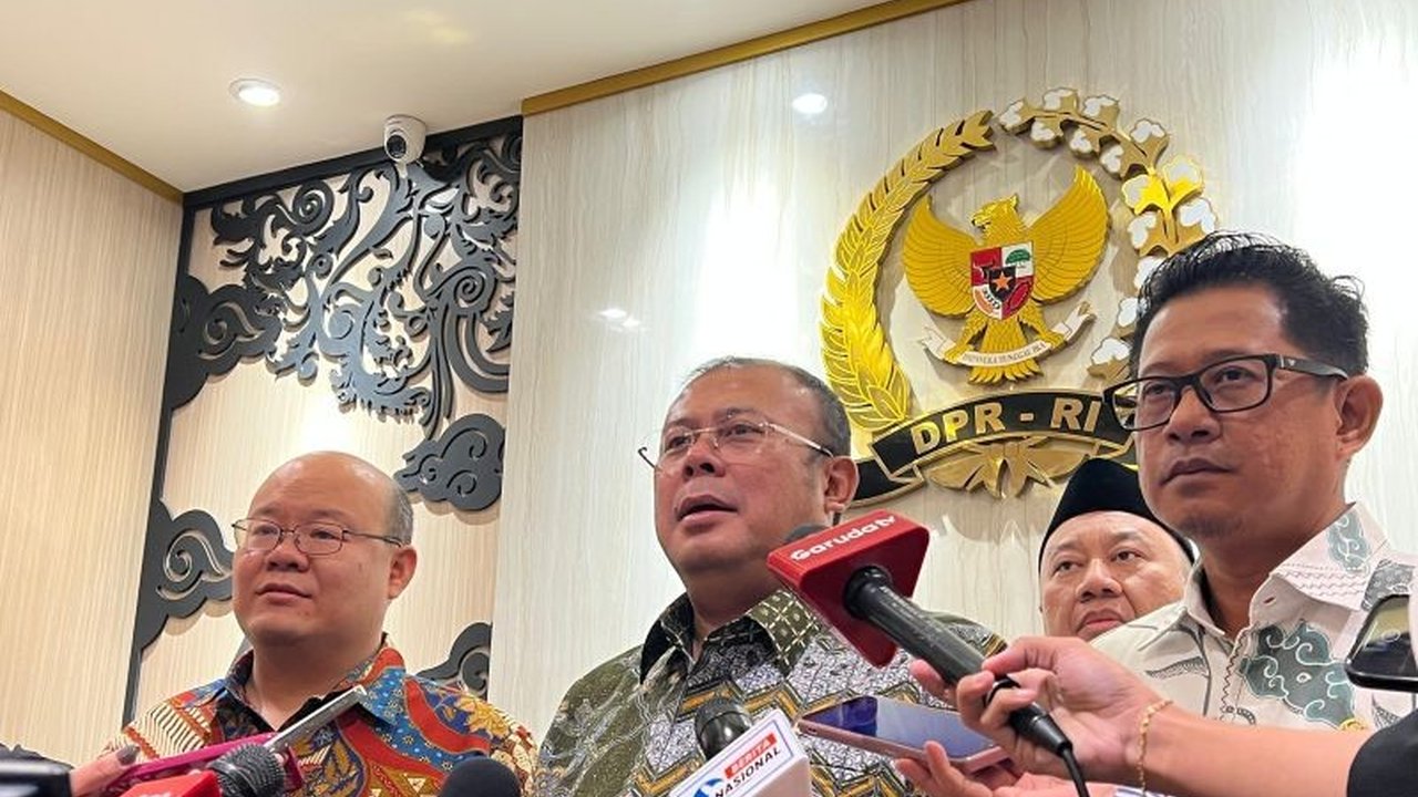 Wakil Ketua DPR RI berharap peluncuran 80 ribu Koperasi Desa Merah Putih dapat menjadi pengungkit ekonomi daerah, memicu rasa penasaran akan dampaknya pada ekonomi nasional.