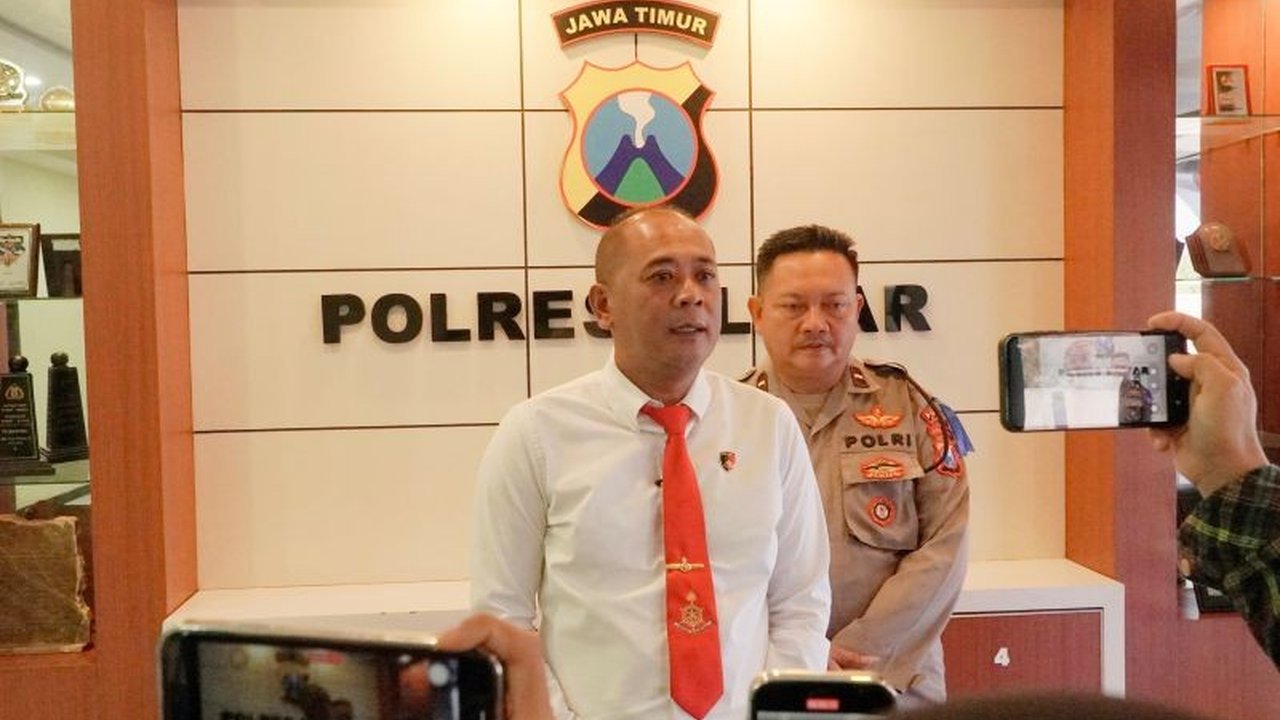 Polres Blitar identifikasi 14 pelajar diduga terlibat kasus perundungan di SMPN Doko, Blitar. Motif awal balas dendam, kasus perundungan pelajar Blitar ini terus didalami.