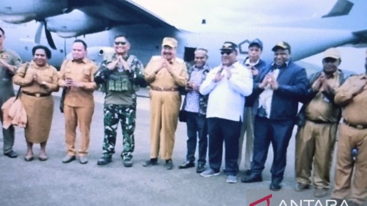 TNI AU bantu pengiriman ikan dari Biak ke Papua Pegunungan, memastikan pasokan pangan tetap terjaga dan menekan harga. Dukungan ini telah berlangsung puluhan tahun.