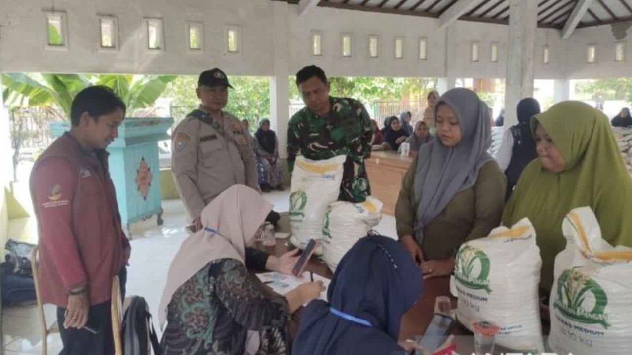 Sebanyak 115 ton bantuan pangan beras telah disalurkan kepada ribuan warga di Lamongan. Simak bagaimana distribusi ini memastikan tepat sasaran dan meringankan beban masyarakat!