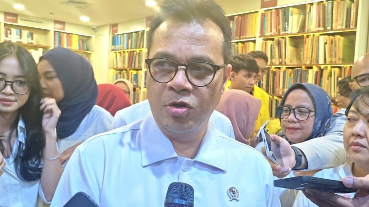 Wamenkomdigi Nezar Patria umumkan Peta Jalan AI Indonesia siap diuji publik Agustus 2025. Regulasi AI mendesak seiring perkembangan teknologi canggih ini.