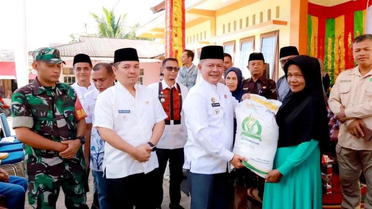 Pemerintah Kabupaten Pasaman mulai salurkan 530 ton bantuan beras pangan kepada 26.540 keluarga miskin, meringankan beban kebutuhan pokok di tengah tantangan ekonomi.