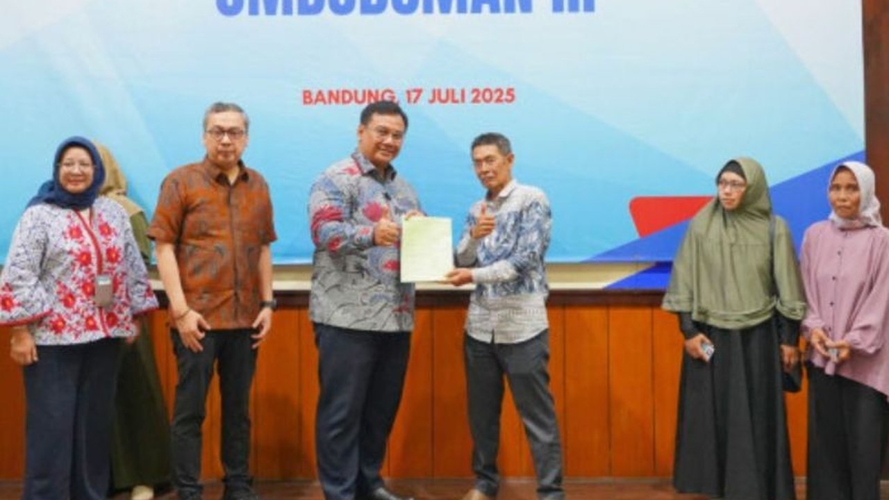 Ombudsman mengapresiasi penyerahan 98 sertifikat KPR bermasalah oleh BTN di Bandung, menandai komitmen bank dalam menyelesaikan hak nasabah dan menjadi contoh penyelesaian serupa.