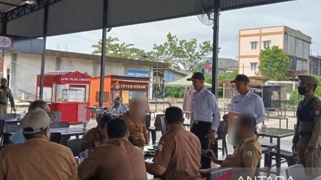 Pemerintah Kabupaten Aceh Barat gencar melakukan penertiban ASN Aceh Barat yang kedapatan mangkal di warung kopi saat jam kerja. Apa sanksi menanti mereka?