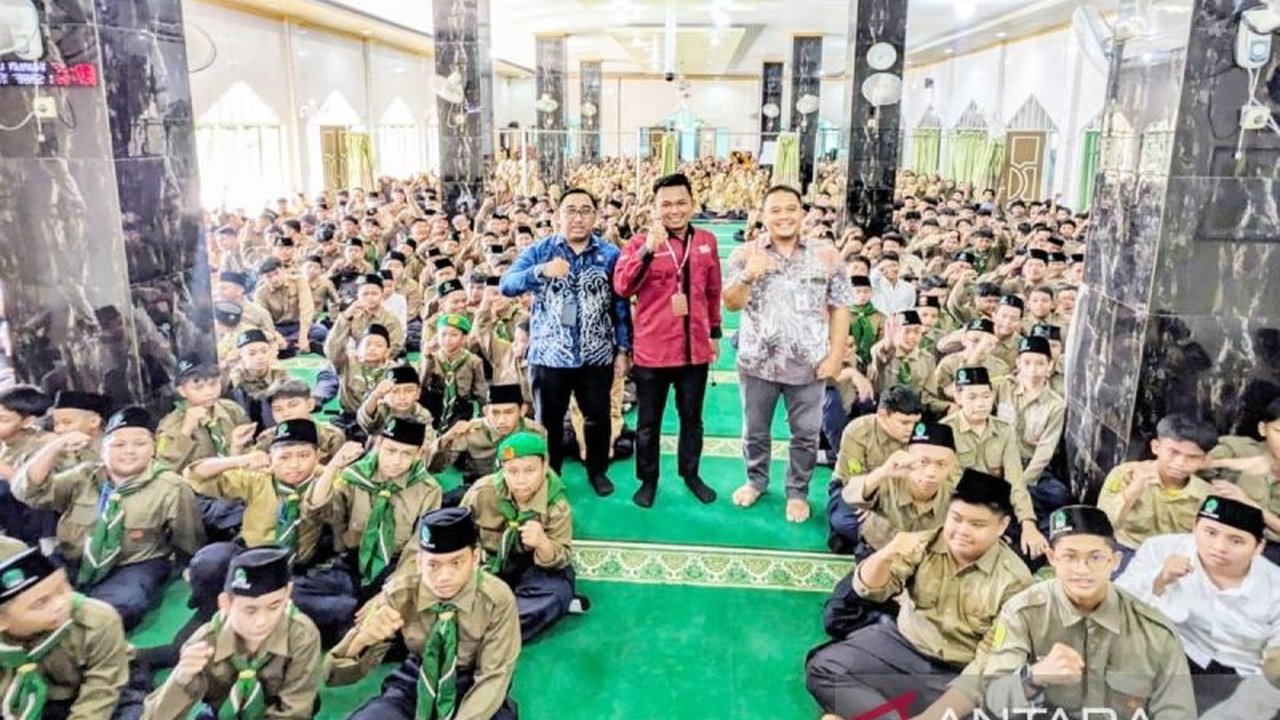 Kanwil Kemenkum Kalsel menggelar 'Goes to Pesantren' di Banjarmasin, edukasi santri tentang pentingnya perlindungan Kekayaan Intelektual dan bahaya perundungan.