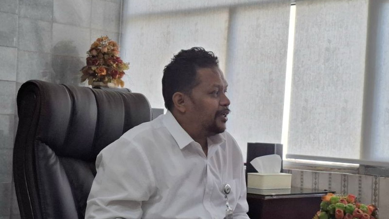 Perum Bulog Lampung mencatat serapan gabah petani mencapai 97 persen dari target, menandai capaian signifikan. Bagaimana Bulog mempertahankan harga di tengah pasar?