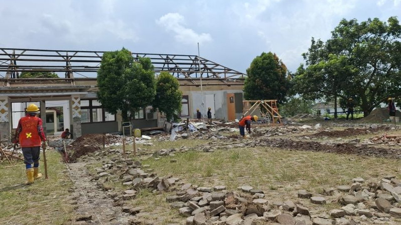 Pemprov Lampung memastikan siswa Sekolah Rakyat Menengah Atas 32 Lampung Selatan dapat mengikuti Masa Pengenalan Lingkungan Sekolah (MPLS) pada akhir Juli 2025, berkat renovasi gedung yang dipercepat.