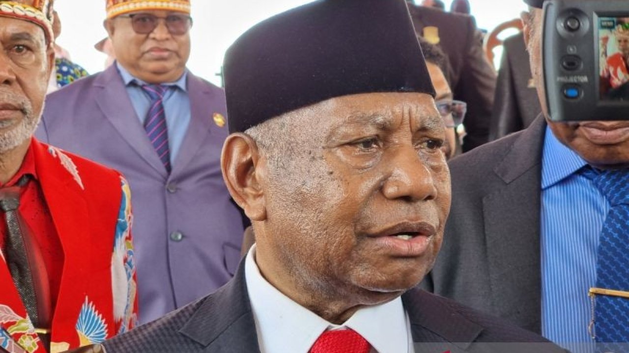 Pemerintah Provinsi Papua Barat akan merumuskan Peraturan Gubernur (Pergub) Pertambangan Rakyat, langkah strategis melegalkan aktivitas dan meningkatkan ekonomi masyarakat lokal.