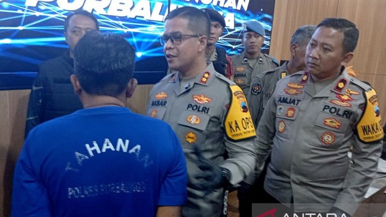 Polres Purbalingga berhasil mengungkap kasus pembunuhan berencana disertai perampokan. Motif ekonomi jadi pemicu, pelaku residivis ditangkap di Ngawi.