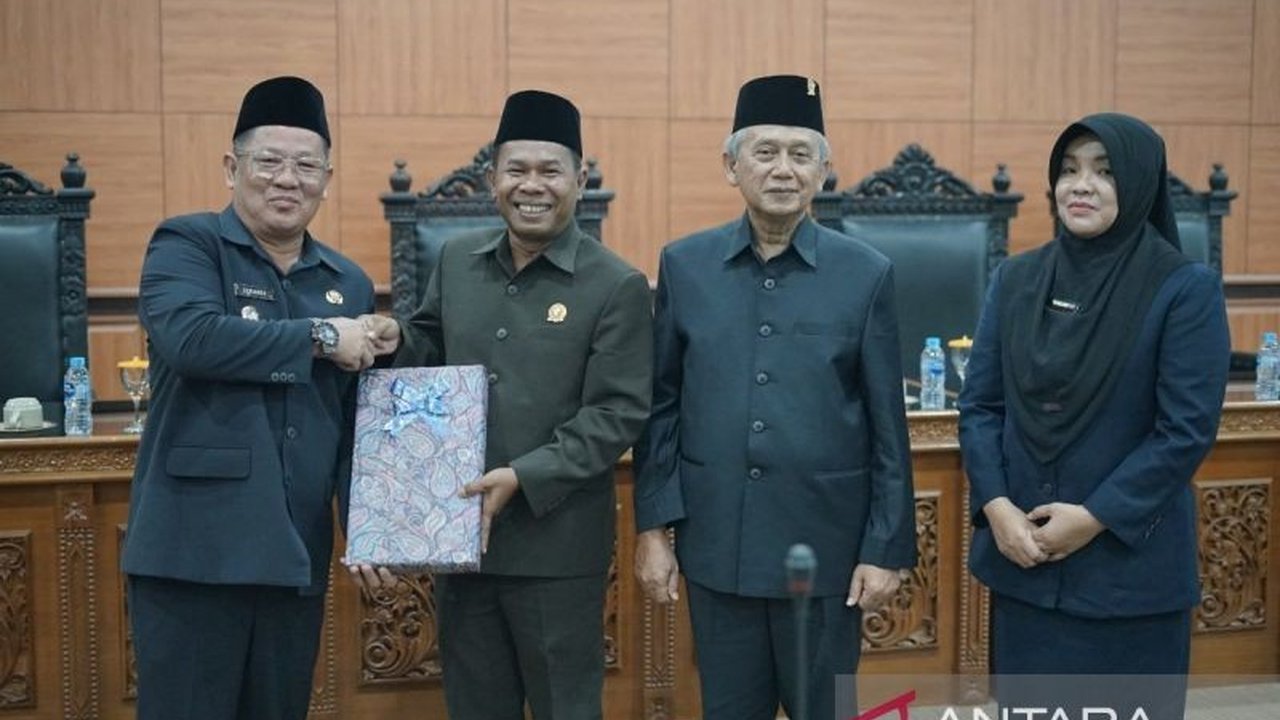 Pemerintah Kabupaten Bangka Tengah telah mengajukan Rancangan KUA-PPAS 2026 di DPRD, memproyeksikan defisit anggaran yang signifikan. Bagaimana strategi daerah untuk menutupnya demi pembangunan?